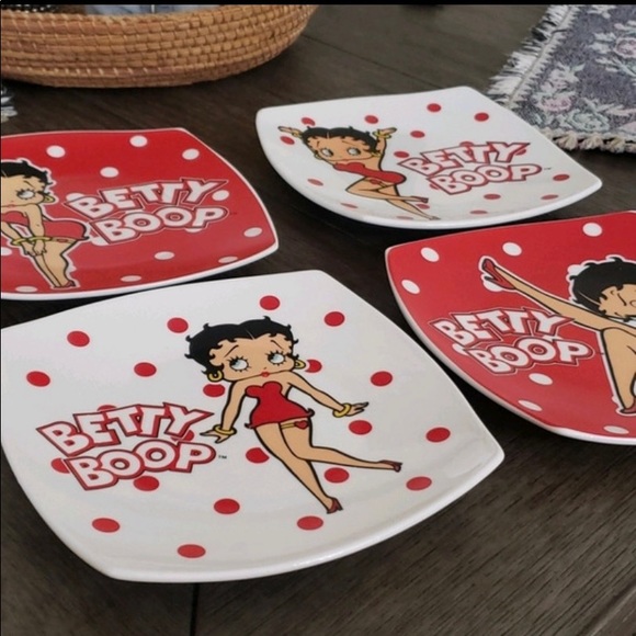 Betty Boop Collectable Plate Set - Picture 2 of 3